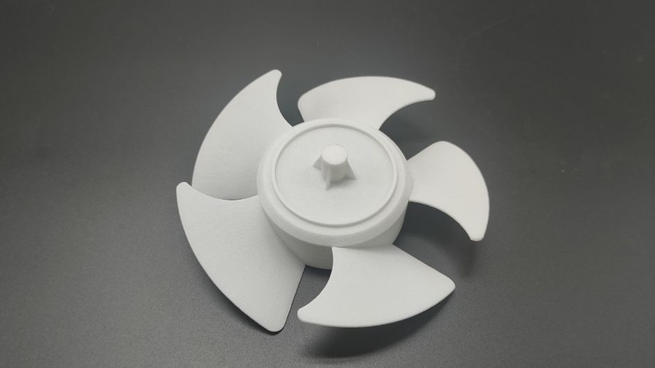 Farsoon has manufactured many parts for functional testing at its headquarters in Changsha, China such as a fan that shows excellent dimensional stability while maintaining high stiffness combined with high elasticity.