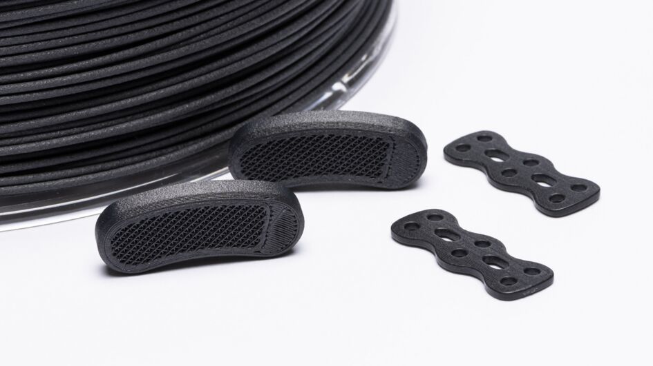 图片1：赢创推出全球首款碳纤增强型PEEK长丝，可用于3D打印医疗植入物。